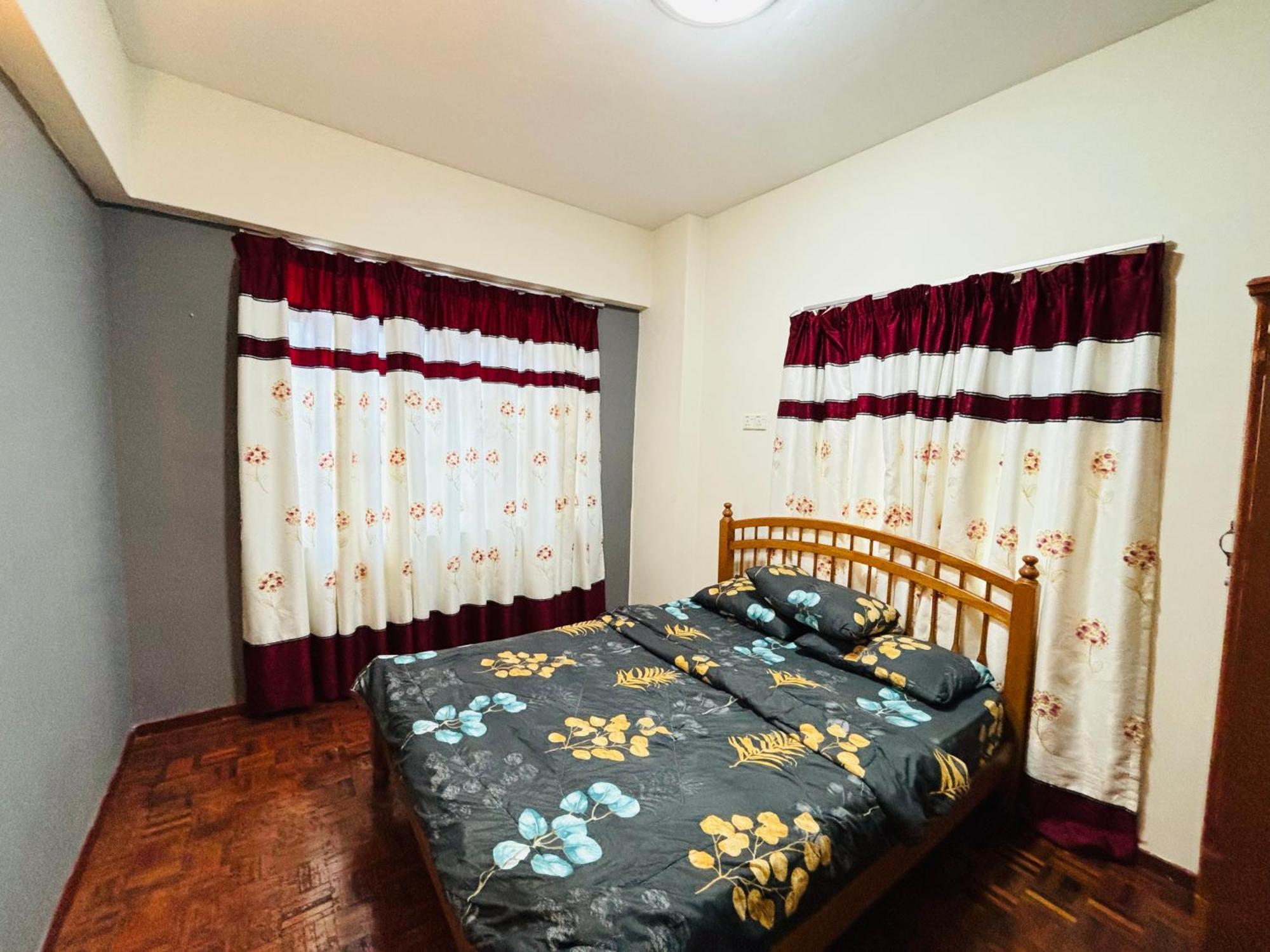 Glory Beach Resort Own Петалинг Джая Екстериор снимка